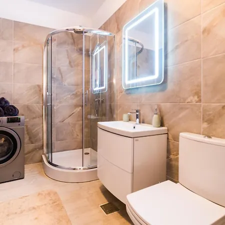 Luxury In Cu Piscina Interioara Sauna Gym Jacuzzi Langa Plaja