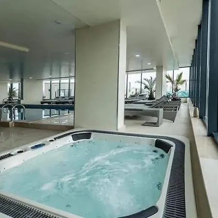 Luxury In Cu Piscina Interioara Sauna Gym Jacuzzi Langa Plaja